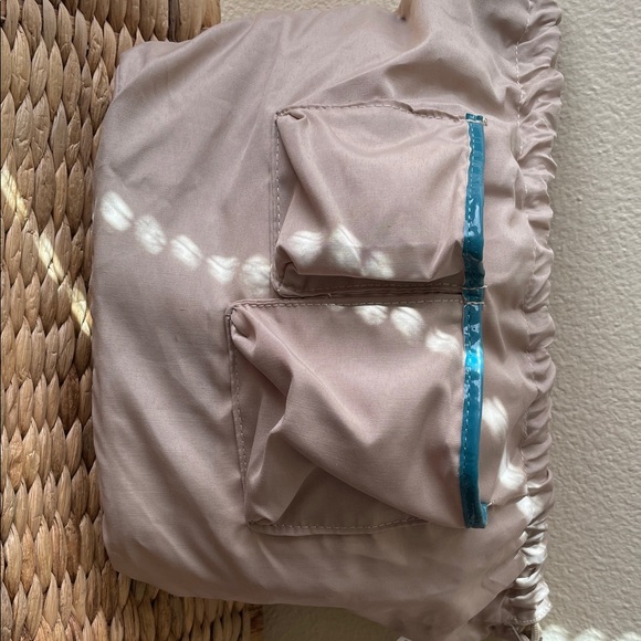 Sondra Roberts Teal & Red Cutout Tote Bags - Picture 11 of 16